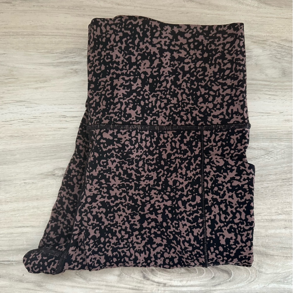 Athleta Brown & Black Patterned Salutation Stash Pocket 7/8 Leggings size M